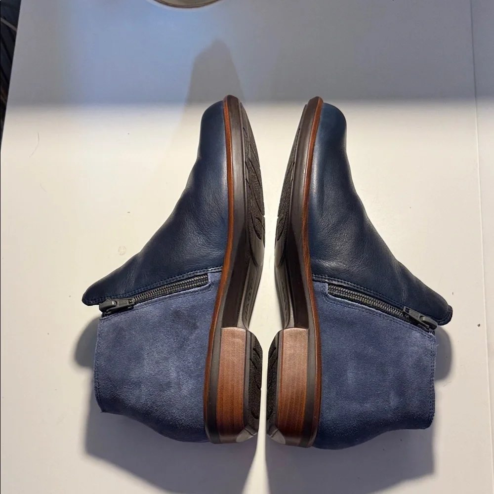 Naot Helm Navy Dark Blue Suede Zippers Ankle Boots